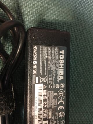 Cargador Toshiba portátil