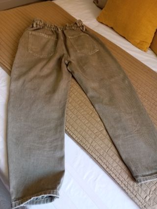 Pantalones  vaquero Zara beige cintura elástica