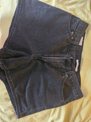 Bermuda Levi's negra