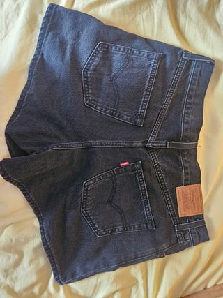 Bermuda Levi's negra