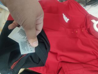 Camiseta Adidas roja y negra