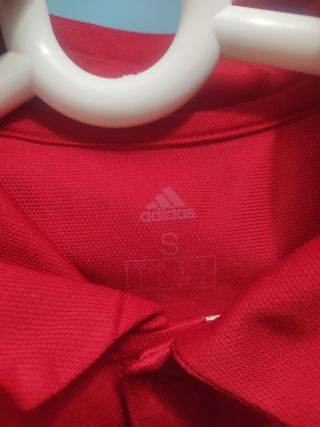 Camiseta Adidas roja y negra