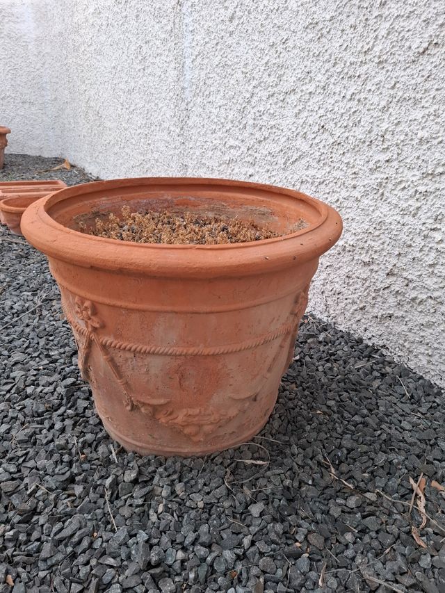 2 macetones Terracota Decorados engalanados.