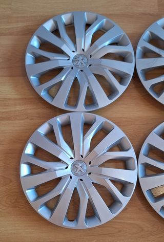 Vendo 4 Tapacubos Peugeot R16 originales  .