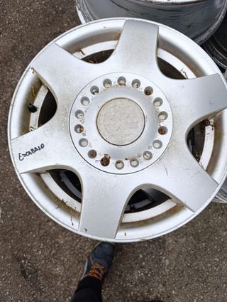 Llantas usadas: Actyon y Audi A6