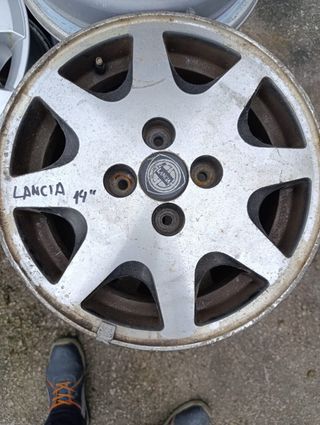 Llantas usadas: Actyon y Audi A6