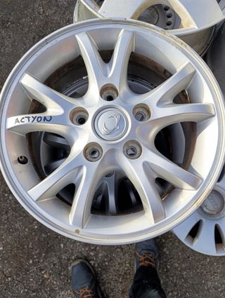 Llantas usadas: Actyon y Audi A6