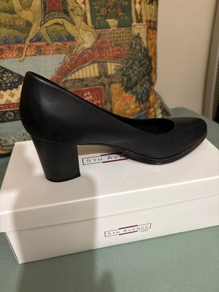 Zapatos negros 5th Avenue tacón bajo