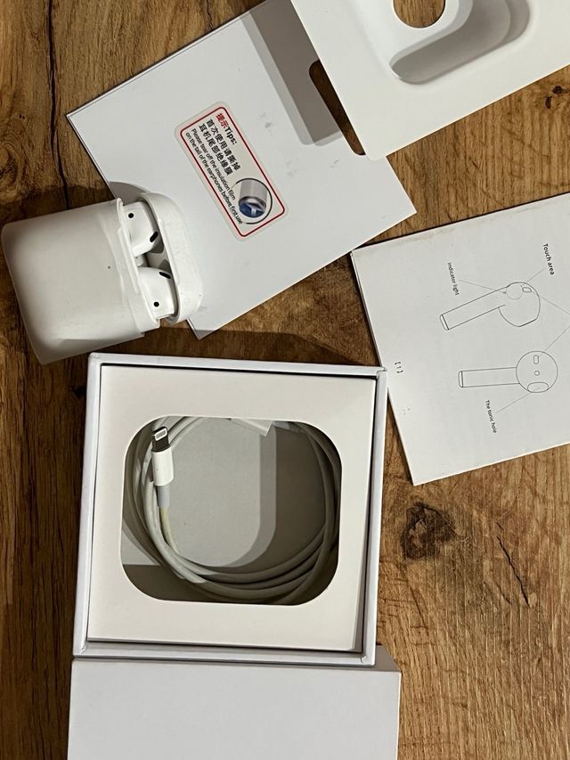 auriculares inalambricos blancos. no son apple