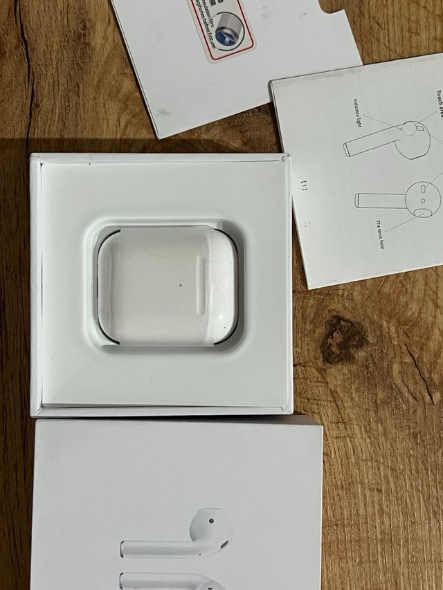 auriculares inalambricos blancos. no son apple