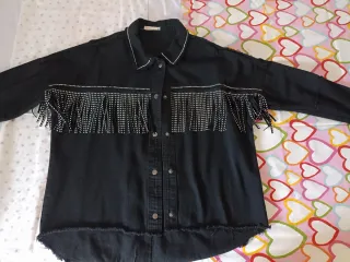 Chaqueta vaquera negra con flecos