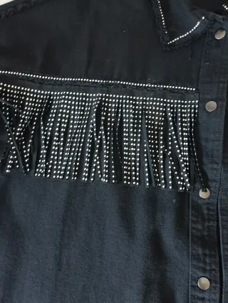 Chaqueta vaquera negra con flecos