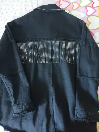 Chaqueta vaquera negra con flecos