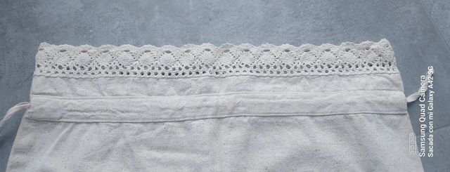 Preciosa bolsa para el pan, con encaje