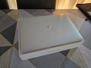MacBook Air 13 2019 i5 1.6ghz