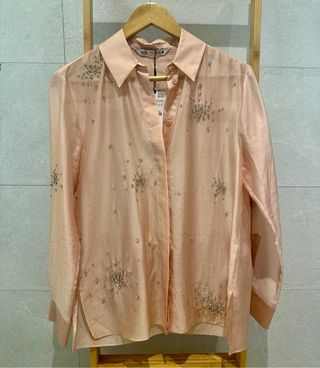 Camisa Zara rosa con pedrería - Talla XS