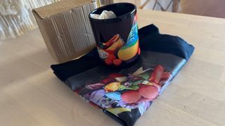 Taza y bolsa de tela - multicolor
