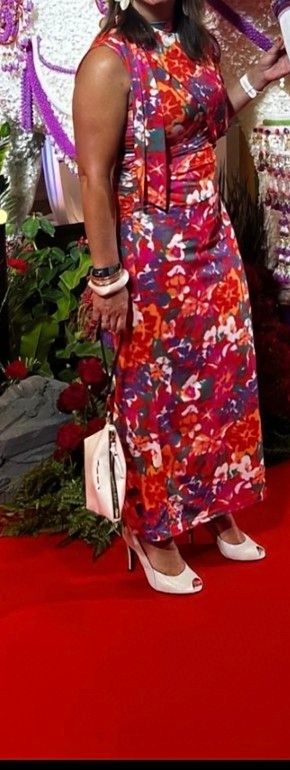 Vestido midi floral rojo, regalo los zapatos