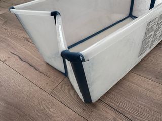 Bañera bebé plegable de la marca Stokke plegable.