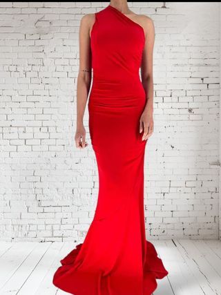 Vestido de fiesta rojo cola