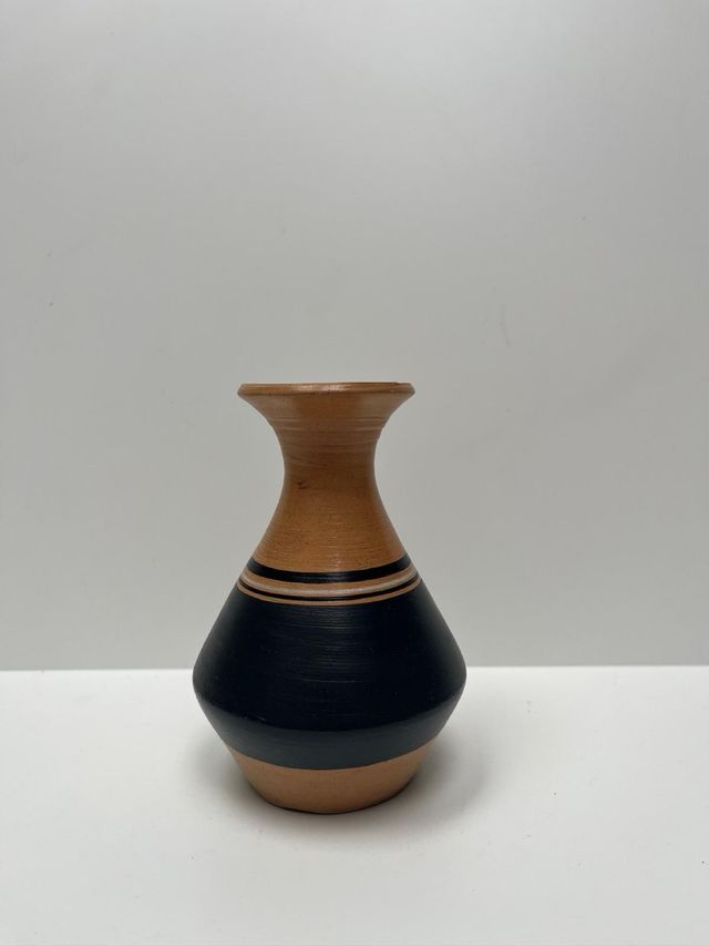 Jarrón cerámico beige y negro