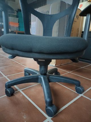 Silla oficina ergonómica negra