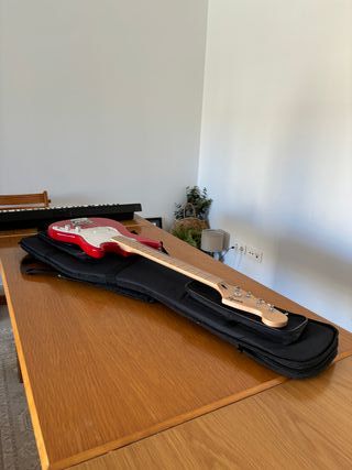 Bajo eléctrico rojo junior+funda thoman