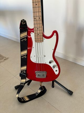 Bajo eléctrico rojo junior+funda thoman