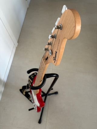 Bajo eléctrico rojo junior+funda thoman