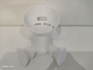 Soporte para Alexa con forma de muñeco