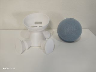 Soporte para Alexa con forma de muñeco