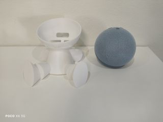 Soporte para Alexa con forma de muñeco