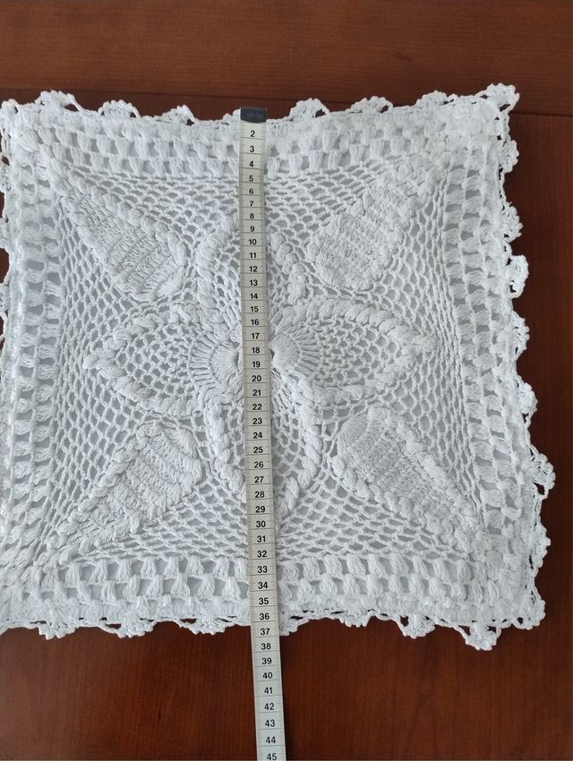 Cojín crochet blanco