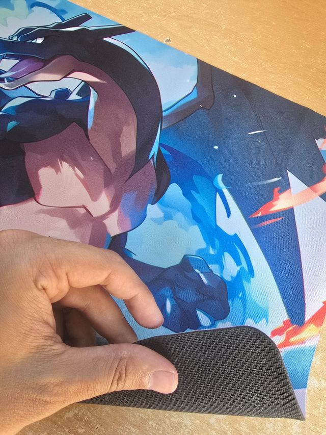 Tapete Charizard Shiny 60x30 cm