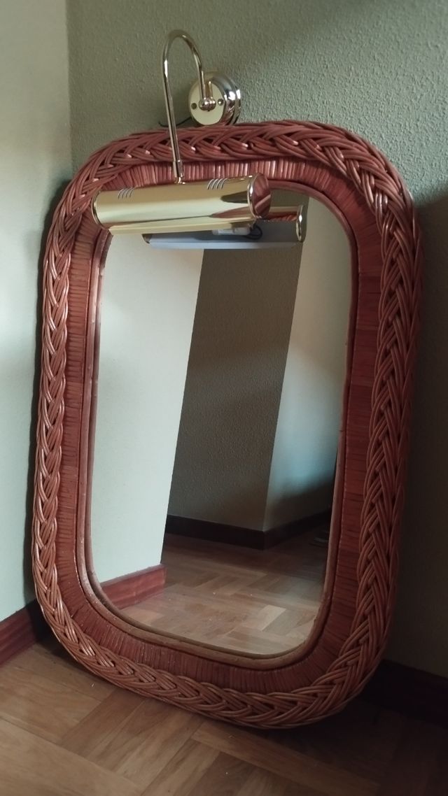 Espejo marco mimbre natural aplique de iluminación