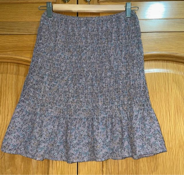 Falda plisada gris estampada