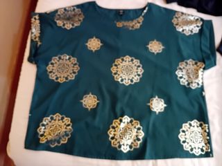 Blusa verde esmeralda dorada