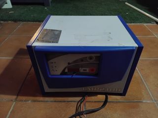 Cargador baterías CMP2100