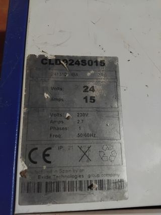 Cargador baterías CMP2100