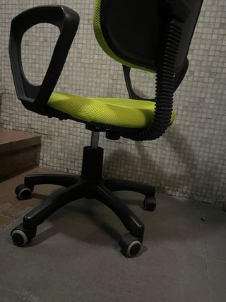 Silla giratoria verde