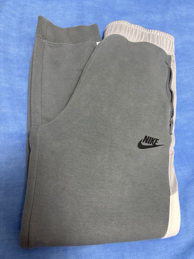 Pantalones Nike gris y blanco
