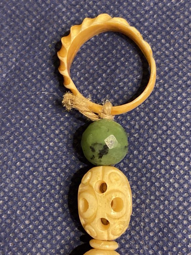 Rosario antico in osso e giada