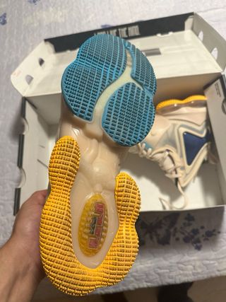 Nike LeBron 19 - Zapatillas Beige/Azul - Talla 43/