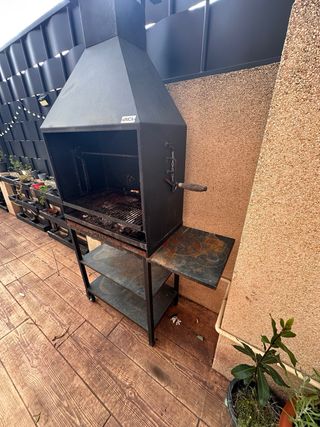 Barbacoa exterior de metal