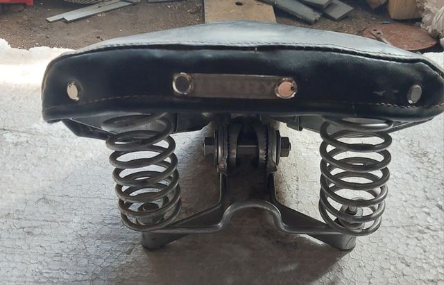 Sillín bici antiguo con muelles