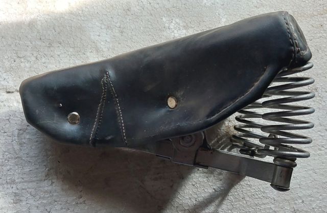 Sillín bici antiguo con muelles