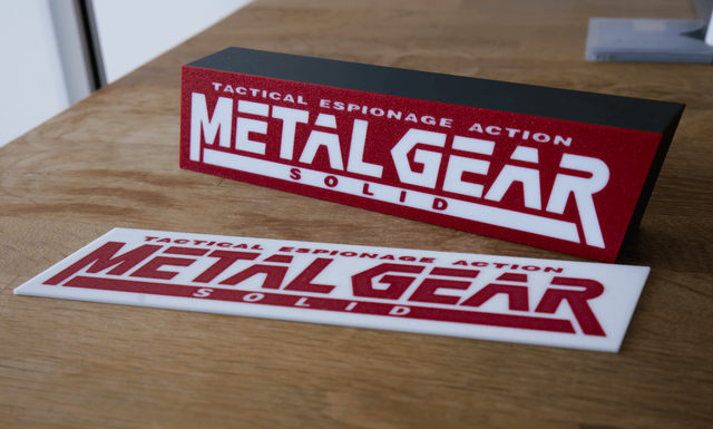 Metal Gear Logo Retroiluminado