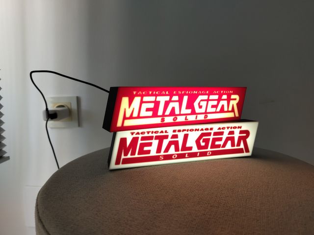 Metal Gear Logo Retroiluminado
