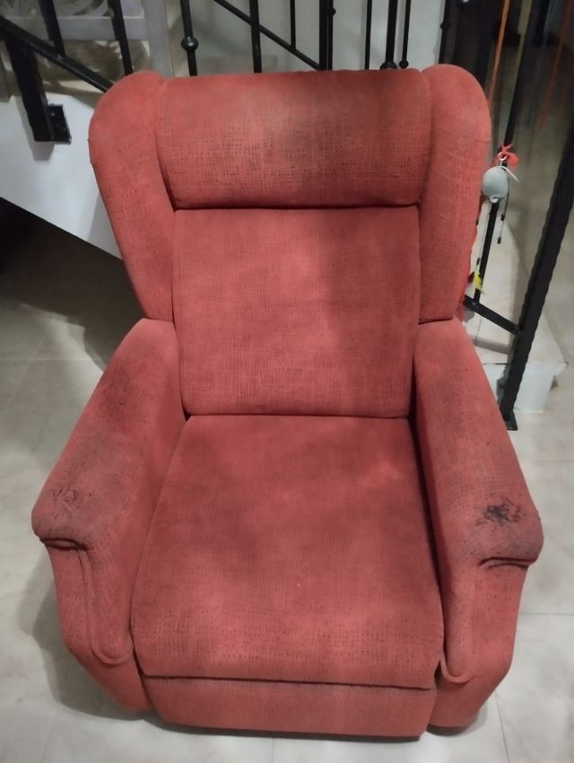 Sillón orejero rojo