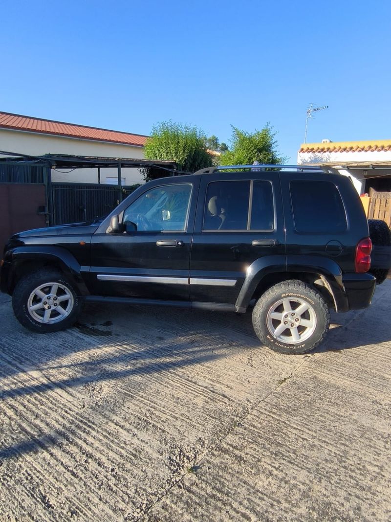 Jeep Cherokee 2005 - foto 1